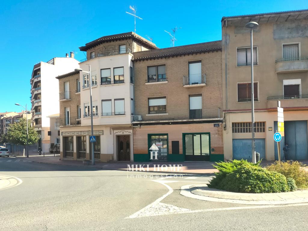 Piso en avda. Estación de Barbastro